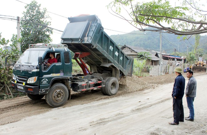 Thực hiện công tác bảo trì đường bộ tại Bắc Cạn.