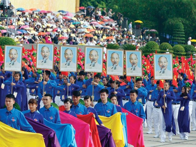 Đất nước đang bước vào Xuân mới với hành trang là những thành tựu toàn diện và rực rỡ của năm 2019.