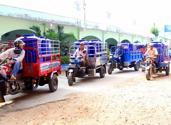 Hạn hán, xâm nhập mặn kéo dài khiến cho nguồn nước sinh hoạt của người dân ở khu vực Đồng bằng sông Cửu Long ngày càng cạn kiệt (ảnh: Lê Toàn)