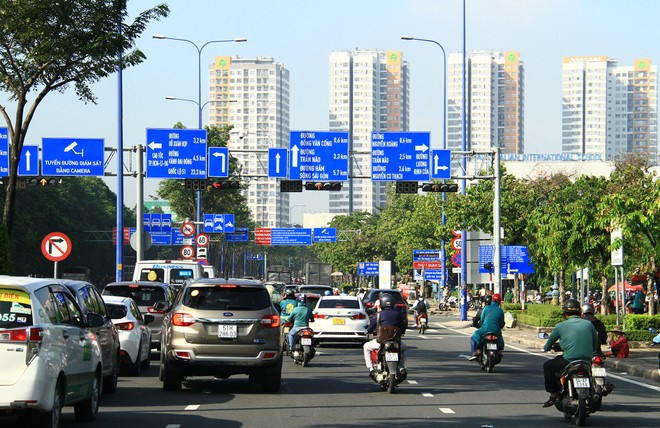 Giá căn hộ tại TP.HCM vẫn miệt mài tăng. Ảnh: Thành Nguyễn.