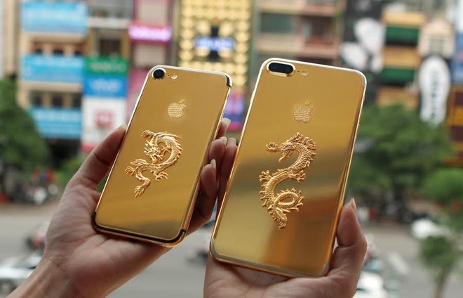 Bộ đôi iPhone 7 rồng vàng giá gần trăm triệu đồng