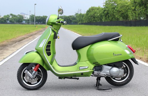 Vespa GTS300 tích hợp công nghệ kiểm soát lực kéo ASR. 