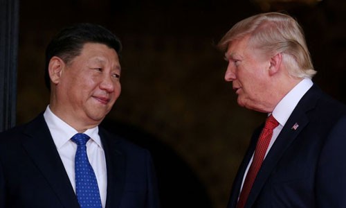 Tập Cận Bình (trái) gặp Donald Trump khi đến thăm Mỹ năm 2017. Ảnh: Reuters.
