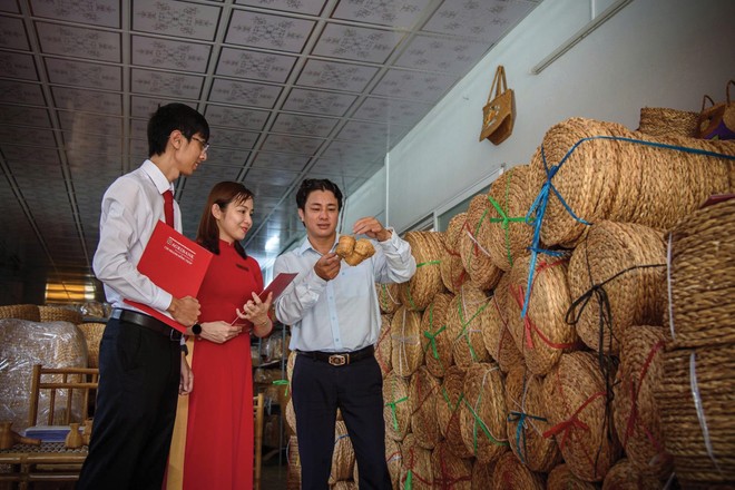 Agribank hiện là ngân hàng tài trợ lớn nhất cho các ngành hàng chiến lược . 