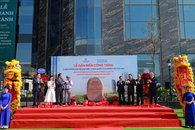 Lễ gắn biển công trình chào mừng Đại hội đại biểu toàn quốc lần thứ XIV