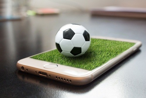 Mỹ, Anh cho rằng nguy cơ smartphone bị hack tại World Cup 2018 là rất lớn. 