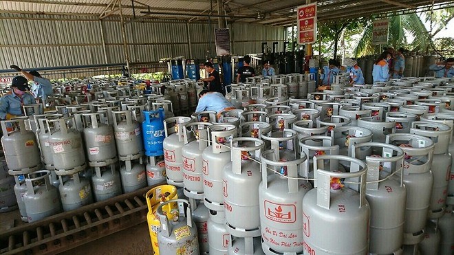 Giá gas tháng 8 tăng 11.000 đồng/bình 12 kg.