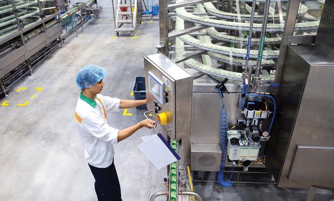 Kinh tế mới quay lại đà bứt tốc mạnh mẽ vào năm ngoái tạo đà cho việc thực hiện mục tiêu phát triển kinh tế - xã hội những năm còn lại của Kế hoạch 2016 - 2020. Trong ảnh: Nhà máy của Nestle tại Hưng Yên. Ảnh: Đức Thanh