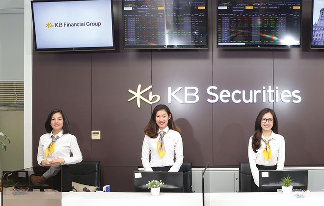 Công ty chứng khoán ngoại bám sâu vào thị trường