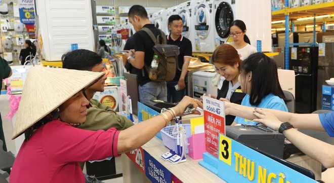Các doanh nghiệp bán lẻ đẩy mạnh cạnh tranh về giá nhằm kích cầu, gia tăng thị phần.