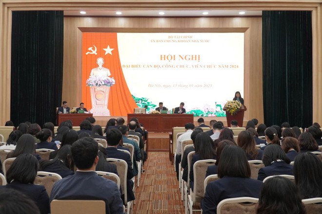 Toàn cảnh hội nghị. Ảnh: TT&QHCC.