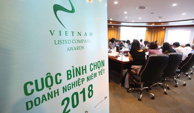 Năm 2018, Cuộc bình chọn Báo cáo thường niên được đổi tên thành Cuộc bình chọn Doanh nghiệp niêm yết.