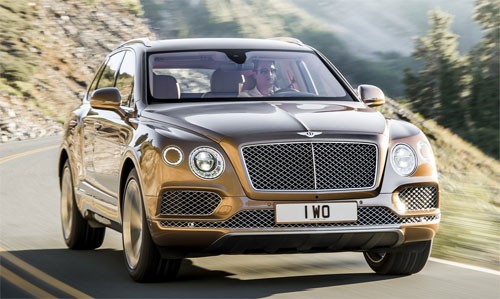 Bentley Bentayga - siêu SUV trang bị động cơ 6 lít W12 tăng áp kép cho công suất 600 mã lực và mô-men xoắn cực đai 900 Nm. Hộp số tự động 8 cấp kết hợp hệ dẫn động 4 bánh.