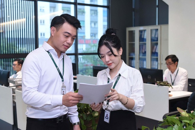 Giao dịch chứng khoán sáng 30/6: Thanh khoản sôi động, thị trường tiếp tục tiến bước