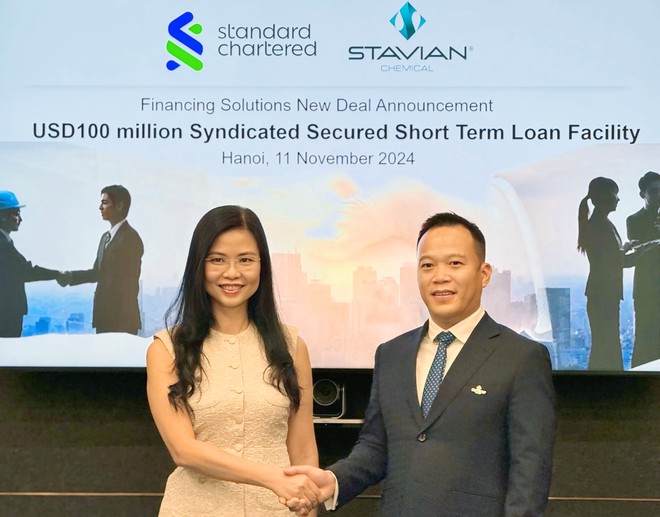 Bà Nguyễn Thúy Hạnh, Tổng giám đốc kiêm Giám đốc Khối Khách hàng Doanh nghiệp và Đầu tư, Ngân hàng Standard Chartered Việt và ông Đinh Đức Thắng, Chủ tịch Công ty Cổ phần Stavian Hoá chất
