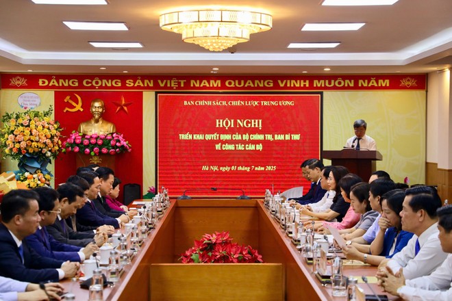 Điều động và bổ nhiệm hai Phó trưởng Ban Chính sách, chiến lược Trung ương