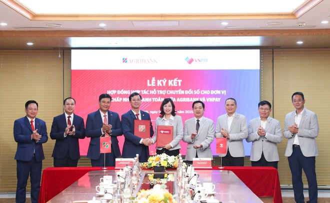 Đại diện Agribank và VNPAY ký kết hợp tác triển khai gói giải pháp chuyển đổi số cho hộ kinh doanh