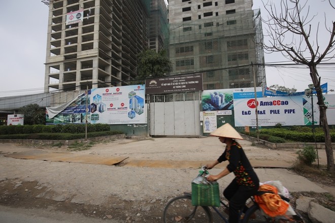 Tổ hợp nhà ở xã hội và Dịch vụ Thương mại AZ Thăng Long (tên thương mại là Bright City) nằm ngay trên mặt Quốc lộ 32