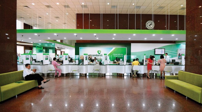 Nhiều ngân hàng tiếp tục giảm lãi suất huy động, qua đó giảm lãi suất cho vay nhằm hỗ trợ các doanh nghiệp vượt qua đại dịch