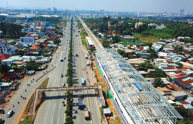 Chủ trương thu hồi thêm đất ở hai bên công trình hạ tầng được kỳ vọng giải quyết dứt điểm vướng mắc tái định cư, bổ sung nguồn thu ngân sách để tái đầu tư. Ảnh: Lê Toàn