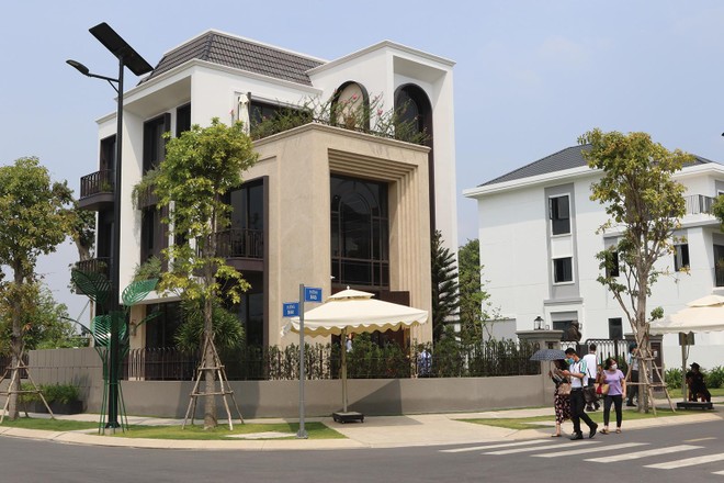 Nhà phố hiện cũng là phân khúc đáng đầu tư. Ảnh: Lê Toàn