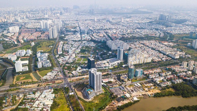 Tuyến đường Nguyễn Hữu Thọ nhìn từ trên cao. Ảnh: Lê Toàn
