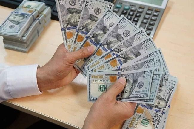 USD tự do nhích nhẹ sau khi Fed phát biểu "diều hâu", NHNN hút ròng gần 50.000 tỷ đồng