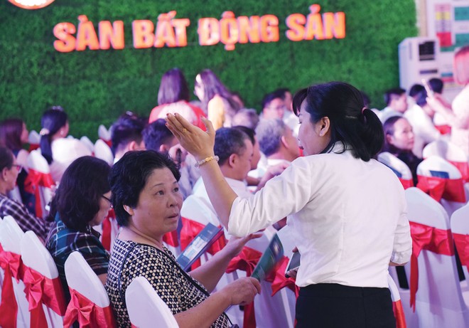 Người làm môi giới bất động sản rất nhớ quang cảnh đông đúc này. Ảnh: Dũng Minh