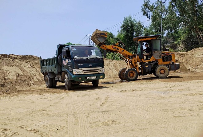 Điểm tập kết cát trá hình ở phường Hòa Minh (quận Liên Chiểu, TP. Đà Nẵng).