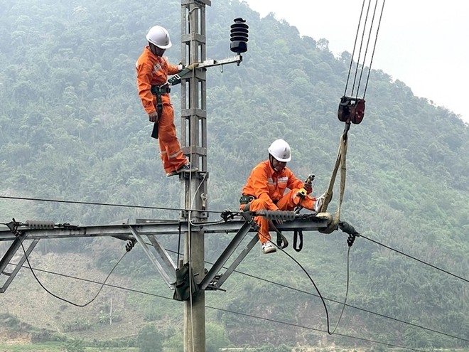 Nắng nóng, khách hàng gửi tới Trung tâm CSKH EVNNPC 1,89 triệu yêu cầu, tăng 309% 