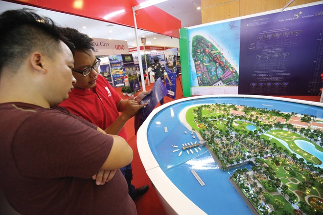 Hiện là thời điểm các sàn giao dịch bất động sản đẩy mạnh bán hàng. Ảnh: Dũng Minh