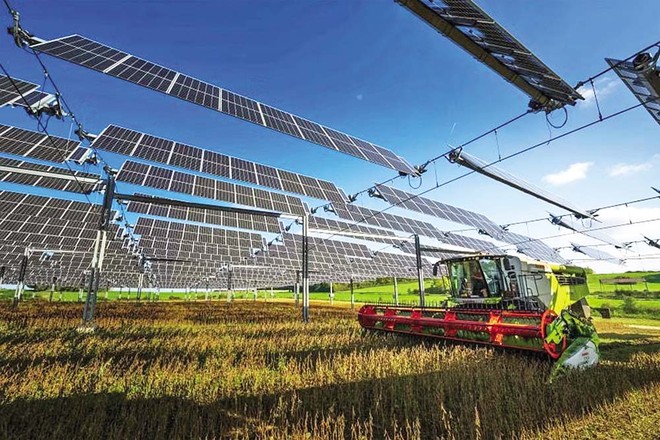 Theo Cơ quan Năng lượng tái tạo quốc tế (IRENA), cần phải đầu tư 5.000 tỷ USD hàng năm vào các công nghệ chuyển đổi năng lượng để đáp ứng mục tiêu hạn chế mức tăng nhiệt độ trung bình toàn cầu ở mức 1,5 độ C Ảnh: AFP