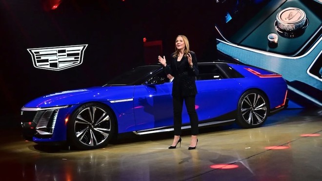 Bà Mary Barra, Chủ tịch và Giám đốc điều hành GM, phát biểu trong buổi ra mắt xe điện Cadillac Celestiq tại Los Angeles, ngày 17/10/2022. Ảnh: AFP