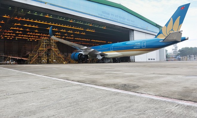 Một hangar của Vietnam Airlines tại sân bay Nội Bài.