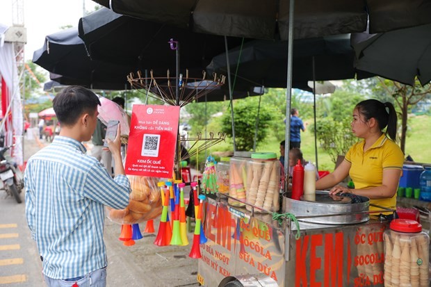 Thanh toán trực tuyến tại chợ Đại Từ, Thái Nguyên.