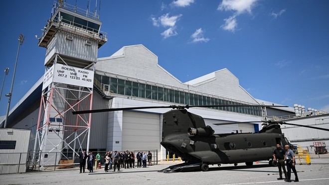 Một chiếc trực thăng vận tải CH47-F "Chinook" tại cơ sở của Boeing, Philadelphia, Mỹ. Ảnh: RT