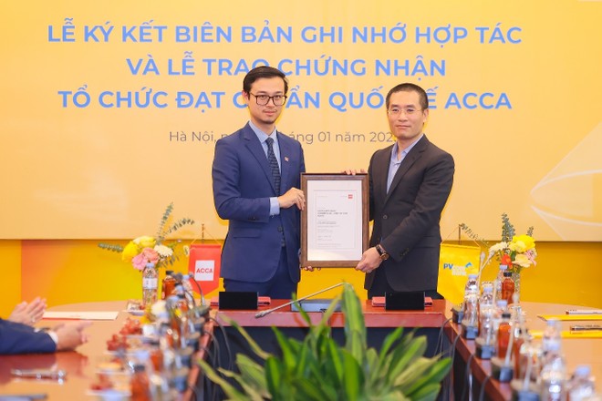 PVcomBank chính thức được trao chứng nhận Tổ chức đạt chuẩn quốc tế ACCA (ACCA Approved Employer)