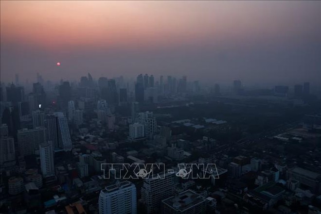 Khói mù ô nhiễm bao phủ Thủ đô Bangkok, Thái Lan, ngày 15/2/2024. Ảnh: REUTERS/TTXVN