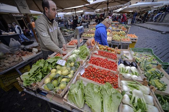 Một khu chợ ở Rome, Italy. Ảnh: AFP/TTXVN