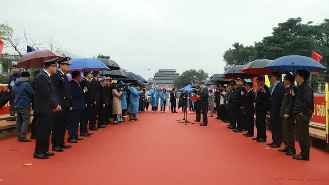 Việc thông quan xuất nhập cảnh dành cho du khách và cư dân biên giới qua cặp cửa khẩu Hoành Mô (Việt Nam) - Động Trung (Trung Quốc) sẽ mở ra những cơ hội hợp tác mới về kinh tế, thương mại, đầu tư và du lịch giữa hai địa phương.