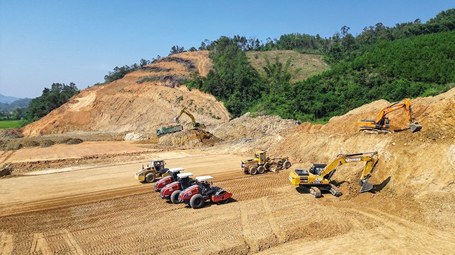 Một thế hệ nhà thầu xây dựng với năng lực hoàn toàn mới được kỳ vọng sẽ xuất hiện trong thời gian tới. Trong ảnh: Nhà thầu Đèo Cả thi công cao tốc Hữu Nghị - Chi Lăng. Ảnh: Phan anh