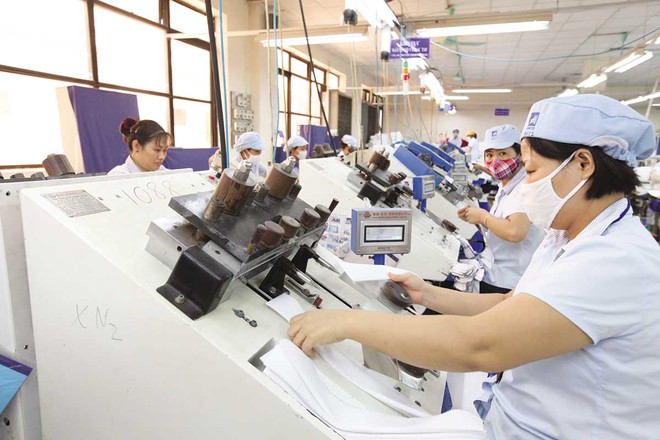 Mức thuế đối ứng của Mỹ tăng rất cao khiến các doanh nghiệp, nhất là trong ngành hàng xuất khẩu nhiều như dệt may, chịu ảnh hưởng lớn (Ảnh: Dũng Minh)