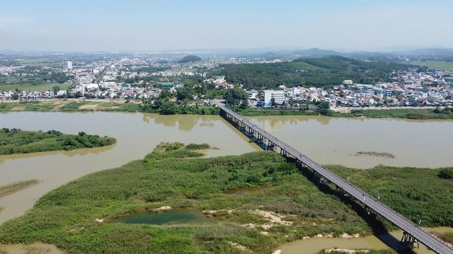 Cầu Trà Khúc 1 có tổng vốn đầu tư gần 2.200 tỷ dự kiến khởi công vào tháng 10/2025. 