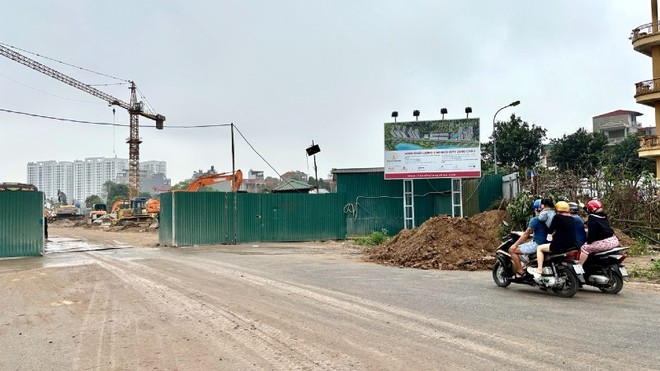 Người dân đến tận công trường để tìm hiểu về dự án. Ảnh: Thanh Vũ