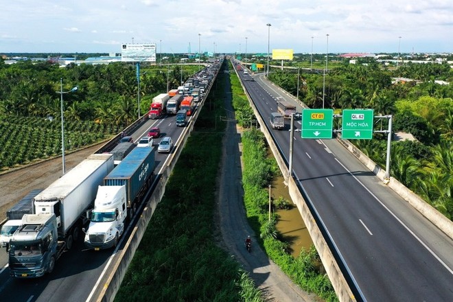 Cao tốc TP.HCM - Trung Lương dài 50 km được xây dựng bằng hệ thống cầu cạn bê tông cốt thép dự ứng lực.