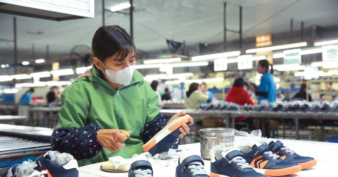 Những doanh nghiệp sản xuất, xuất khẩu các mặt hàng điện, điện tử, linh kiện, điện thoại, da giày, dệt may, gỗ... sẽ bị tác động mạnh bởi chính sách thuế đối ứng của Chính phủ Mỹ. Ảnh: Lê Tiên