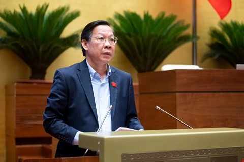 Chủ nhiệm Uỷ ban Kinh tế và Tài chính Phan Văn Mãi trình bày báo cáo giải trình, tiếp thu.