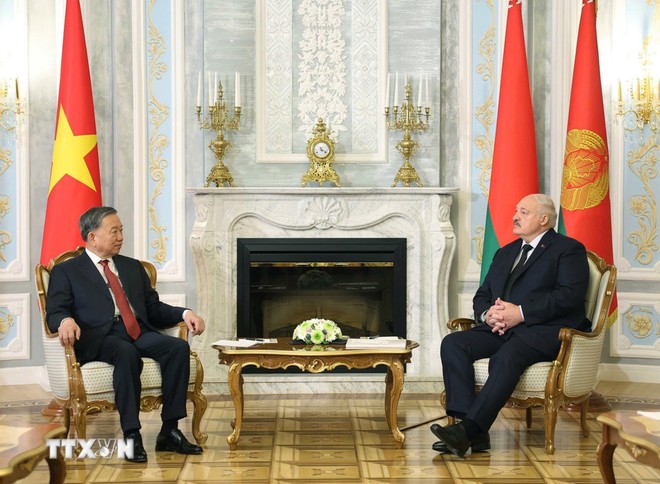 Tổng Bí thư Tô Lâm hội đàm hẹp với Tổng thống Belarus Aleksandr Lukashenko. Ảnh: TTXVN