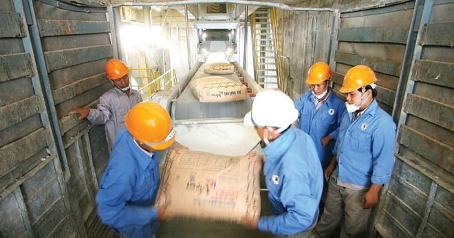 Động lực phục hồi của thị trường xi măng đến từ tiêu thụ nội địa. Ảnh: Song Lê