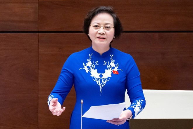 Bộ trưởng Bộ Nội vụ Phạm Thị Thanh Trà báo cáo giải trình.